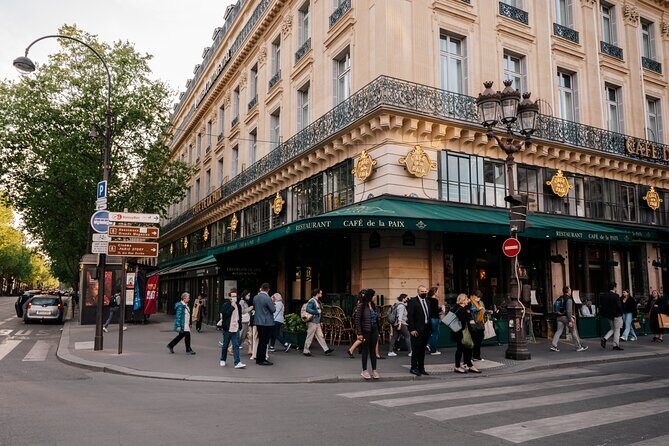 1.5 Hour Private Tour in Paris in a Classic Citroën - Comfort and atmosphere in a classic Citroën
