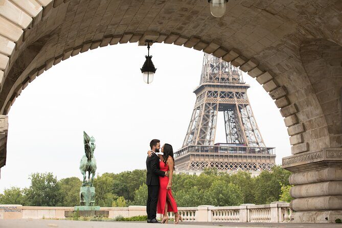 1-hour Photoshoot at the Eiffel Tower Trocadero Paris - Bir-Hakeim Bridge Finishing Photos: Architecture Meets Eiffel Views