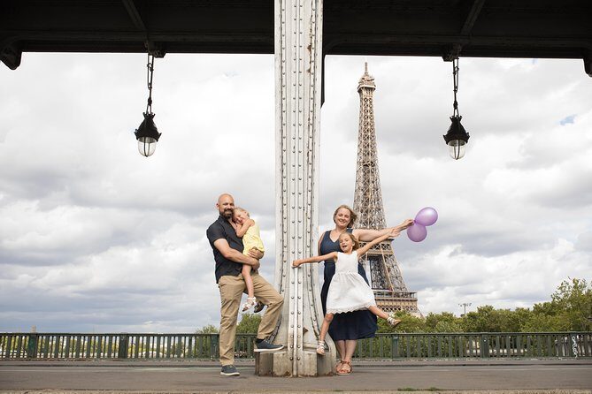 1-hour Photoshoot at the Eiffel Tower Trocadero Paris - Who This Photoshoot Suits Best (and Who Might Want Something Else)