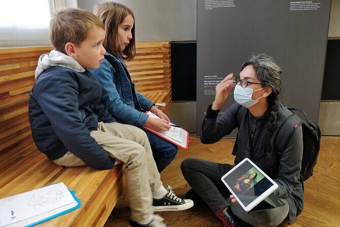 1h30 - Louvre Highlights optional 'families with kids' - Eng/Esp - Why audio headsets make the family version work