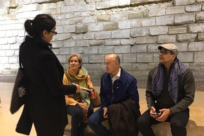 1h30 - Louvre Highlights optional 'families with kids' - Eng/Esp - Small group of 6: the difference you can feel