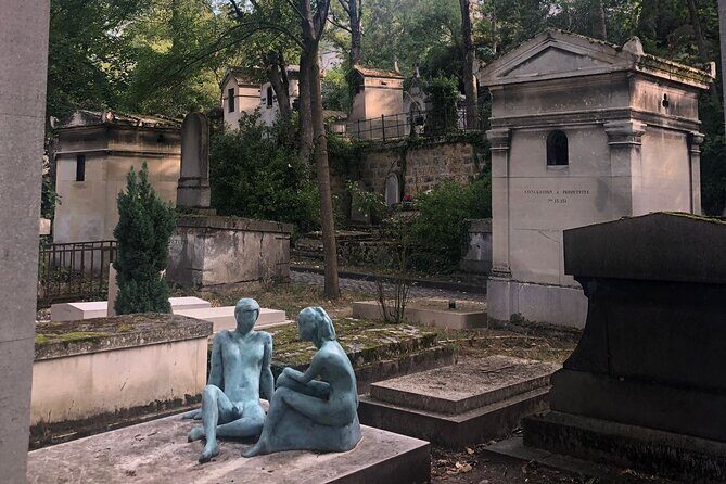 2.5 Hour Walking Tour of Père Lachaise Cemetery from Paris - Finding Père Lachaise Fast: The Meeting Point You’ll Actually Use