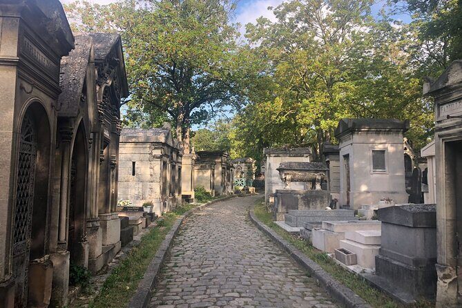 2.5 Hour Walking Tour of Père Lachaise Cemetery from Paris - Jim Morrison and Oscar Wilde: The Stops People Came For