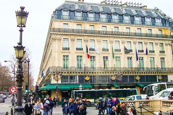 2 Days in Paris with a Friendly Local Guide - Louvre area from the outside, plus Tuileries for the easy reset