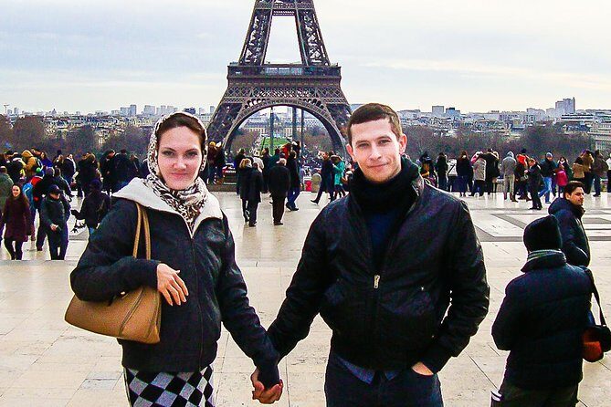2 Days in Paris with a Friendly Local Guide - Day 1: Notre-Dame and Île de la Cité like a local walkway
