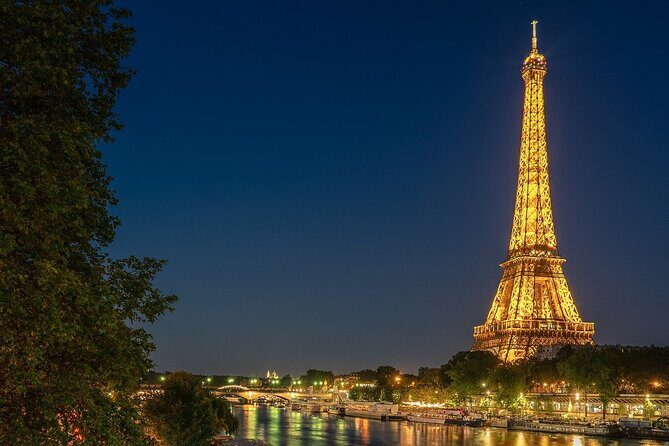 2-Hour Private Tour in Paris - Eiffel Tower photo stop: the hour-light trick