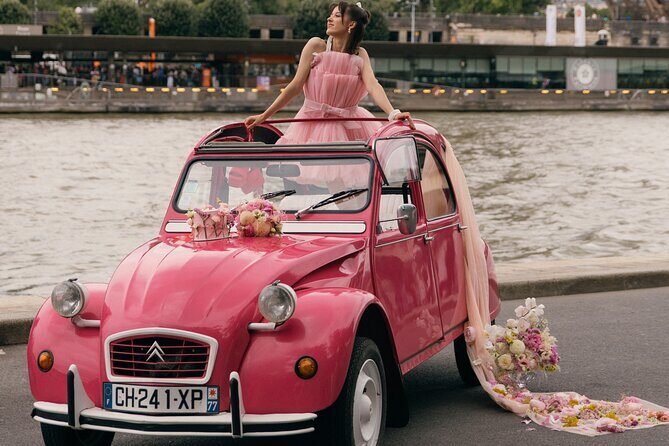 2 Hours Private Guided Tour in a Pink Citroën 2CV - Arc de Triomphe: a quick photo stop with big energy