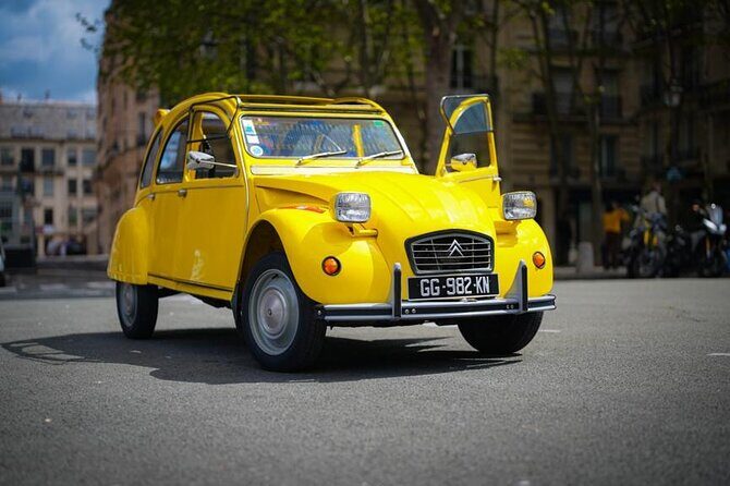 2CV Paris Secret 2H - Cruising Montmartre in a classic 2CV, then sweeping toward the monuments