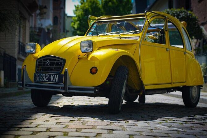 2CV Paris Secret 2H - The driver-guide factor: friendly, funny, and good at staying flexible