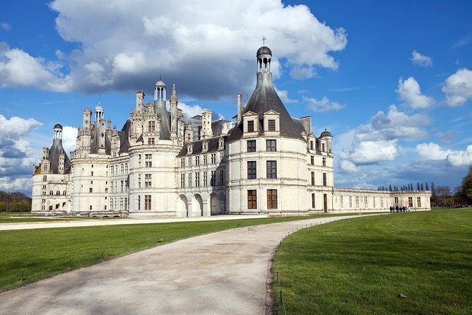 3 Days Trip to Normandy, Loire and Mont Saint Michel from Paris - Hotels and meals: value, comfort, and the one thing to plan for