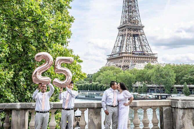 30 min photosession in Paris, all photos sent and edited - How Nina (and her team) guide you into good poses