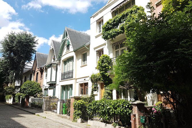 4-hour private tour Montmartre & Marais - Crossing to Montmartre: more views, more stairs, more mood