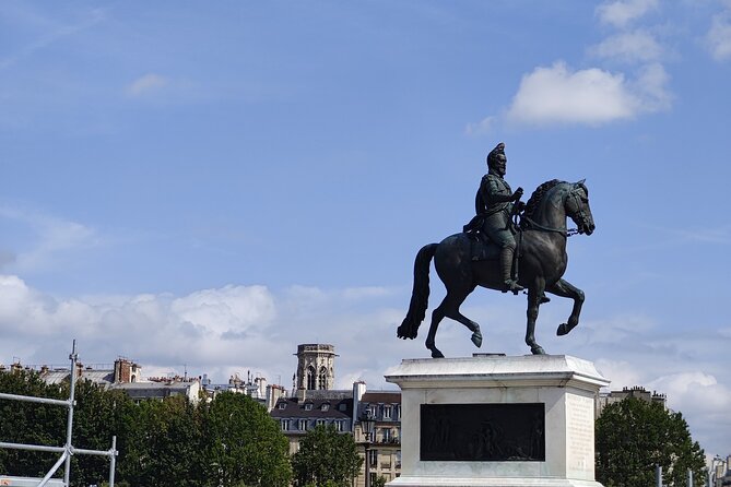 4 hours Paris Private Tour with hotel pickup & drop - The Louvre without entry tickets: focus on the glass pyramid and big-name context