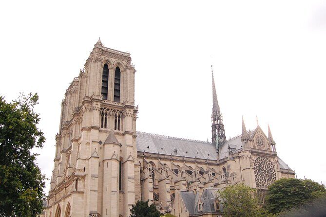 45m Notre Dame tour - fast line entrance - Dress code reality: this is not optional