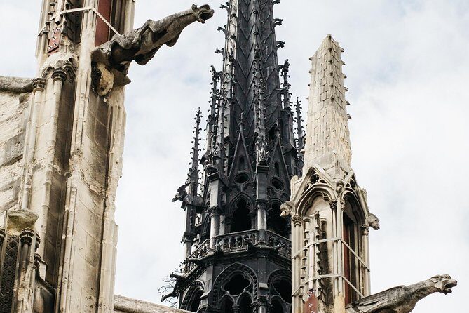 90 Minutes Notre Dame Exterior Semi Private Tour - Meeting at the Statue de Charlemagne: a practical start point