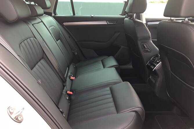 Airport Transfer Paris - Disneyland - Minivan 1-8 Passengers - Key things to know before you book
