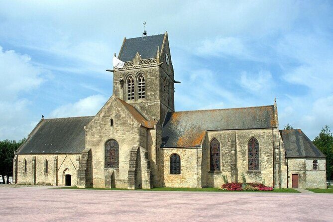 American 101st & 82nd Paratroopers in Normandy battlefield tour - Key highlights at a glance