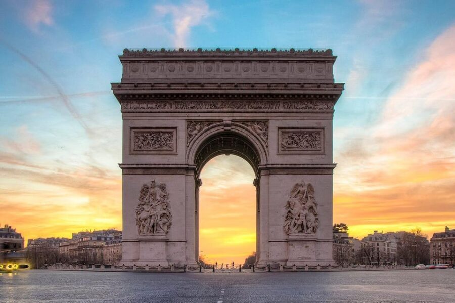 Arc de Triomphe Rooftop: Unveil History & Breathtaking Views - Why the Arc Rooftop Works So Well