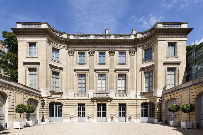 Architectural Bourgeois Paris 19th Century - Who will enjoy this most?