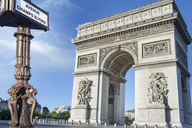 Arrival Transfer from Paris Airport CDG to Paris in Private Van - Comfort details that matter: air conditioning, bottled water, and clean rides