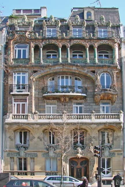 Art nouveau Paris tour - Meeting point: finding your guide fast near rue de l’Université