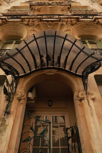 Art nouveau Paris tour - The walking method: how the guide ties style, society, and meaning together