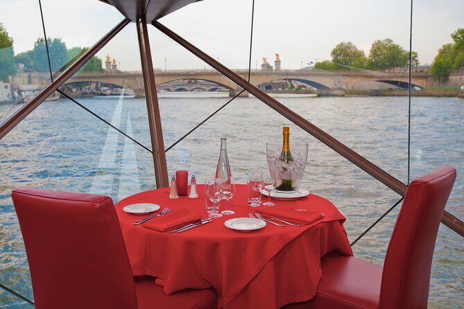 Bateaux Mouches Lunch Cruise on the Seine River in Paris - The lunch: 3 courses, apéritif, and half a bottle of wine per person