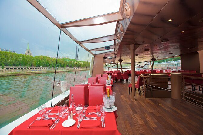 Bateaux Mouches Lunch Cruise on the Seine River in Paris - Music on the Seine: accordion mood and that Paris feeling