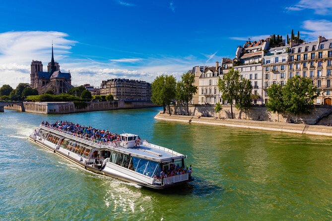 Bateaux Mouches Sightseeing Cruise in Paris with Champagne - Upper Deck 360° Views vs the Lower Deck for Sound