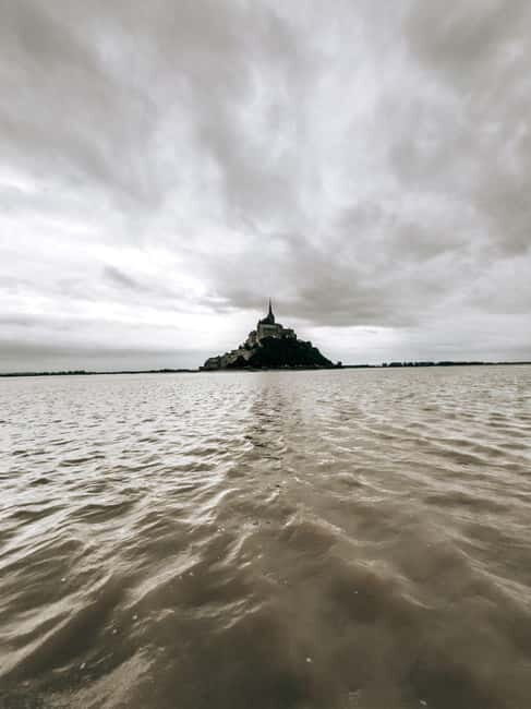 Bay of Mont Saint-Michel : Quicksands + See The Tide Coming - Quicksand rules, bay legends, and Julian’s guided approach