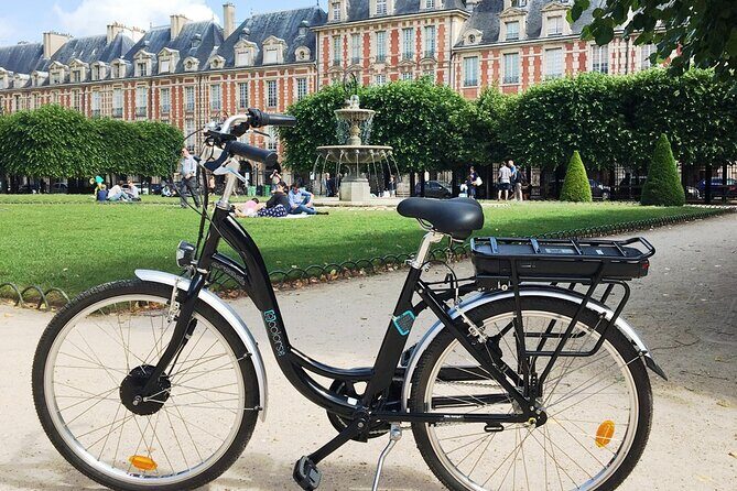 Best of Paris by Bike with a Local - Place de la Concorde and Grand Palais: big moments, quick stops