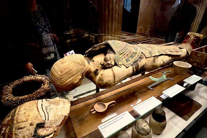 Best of the Louvre Museum Private Tour with Monalisa - Wedding at Cana and The Raft of the Medusa: stories you can follow