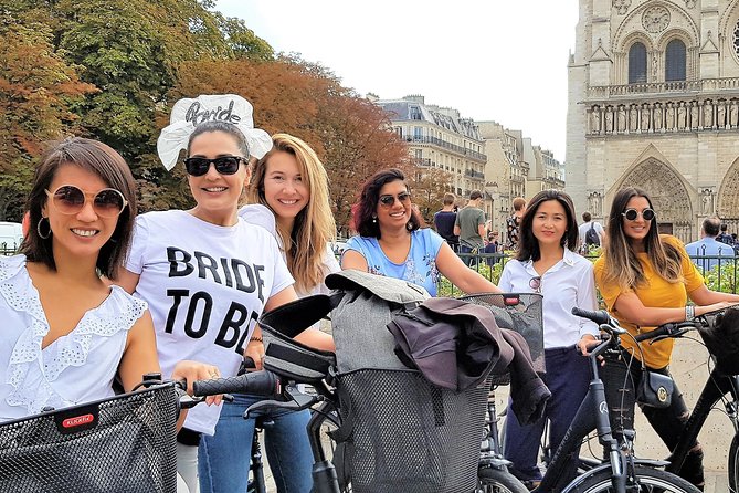 Bike Paris treasures with a live guide - Families & Friends - Guides Make the Day: How Real Stories Improve the Landmarks
