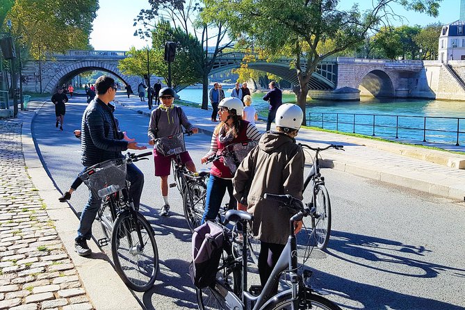 Bike Paris treasures with a live guide - Families & Friends - Meeting Point, Bike Fit, and the Ride Style You’ll Actually Feel
