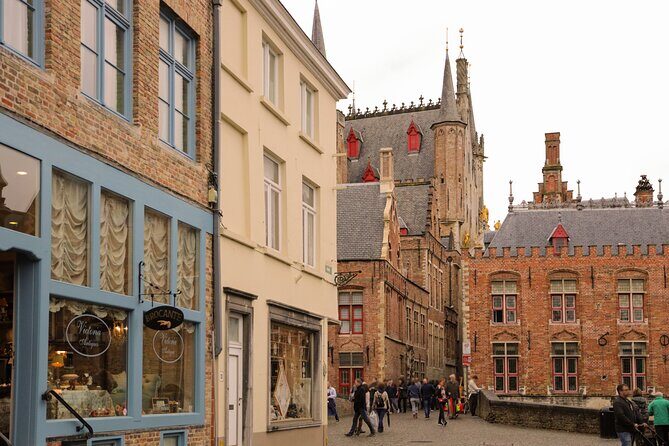 Bruges Guided Day Trip with Canal Cruise Option and Hotel Pickup - Beguinage Ten Wijngaarde, Lunch Break, and the Summer-Only Canal Cruise
