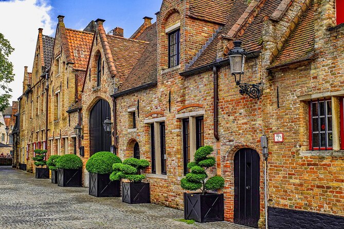 Bruges Highlights & Hidden Gems Small-group from Paris by Minivan - Leaving Bruges: the same Mercedes comfort back to Paris