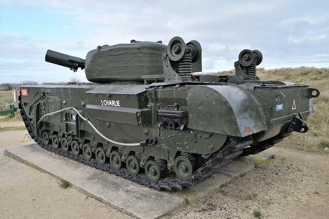 Canadians in Normandy D-Day beaches Juno Beach and Pegasus Bridge (3/7 pax) - Bény-sur-Mer Canadian War Cemetery: the landscaped quiet hits hard