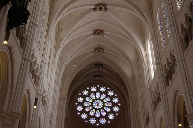 Cathedral Of Chartres - Private Trip - Entrance challenges: the hill, construction, and getting oriented fast