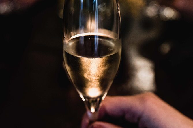 Champagne Tasting in Paris - Late afternoon timing: why 15 minutes feels like the right pace