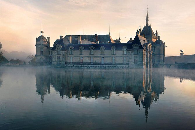 Chantilly Tour: Great Stables and Renaissance Meal from Paris - Great Stables are active: what the horse show actually adds