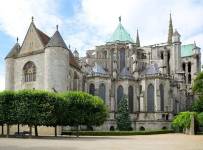 Chartres and Versailles Private Full-day tour - Getting picked up in Paris (and why it saves your energy)