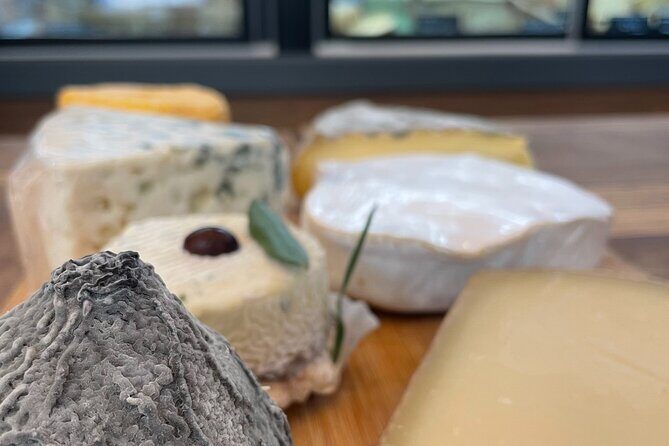 Cheese & Wine Tasting in Montmartre with a Local Cheesemonger - Cheese and wine pairing logic you can use right away