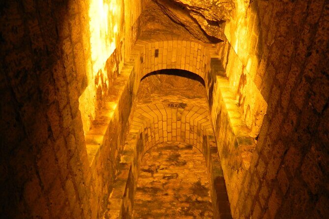 City Highlights Tour + Entry tickets for the Paris Catacombs - Paris Catacombs with a family-friendly walking warm-up