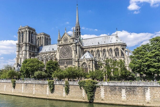 City Walking Tour: See the Top 5 Paris Highlights in a Day - Louvre Outside: Get the Palace-turned-Museum Story Fast