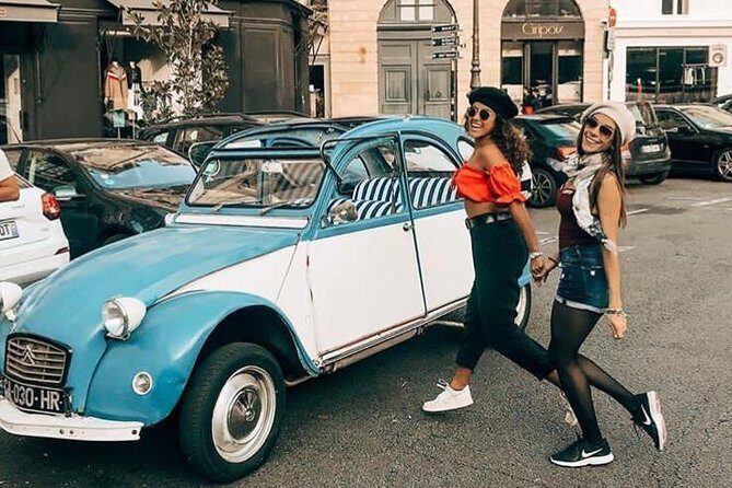 Classic Tour of Paris in 2CV CITROEN - Arc de Triomphe and Champs-Elysées: grand boulevards at street speed
