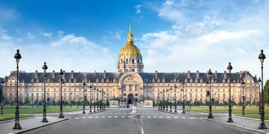 Classical and Monumental Paris Tour along the Seine River - Starting at Place de la Concorde: where the stories turn dark