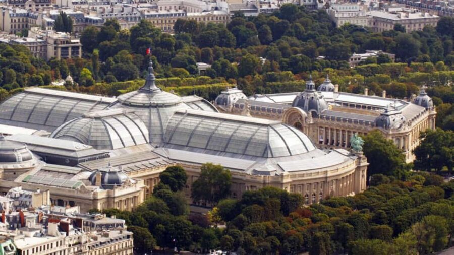 Classical and Monumental Paris Tour along the Seine River - Les Invalides: Napoleon’s shadow still hangs here