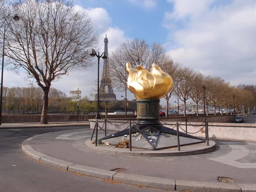 Classical and Monumental Paris Tour along the Seine River - Pont Alexandre III: your best bridge viewpoints and quick brag photos