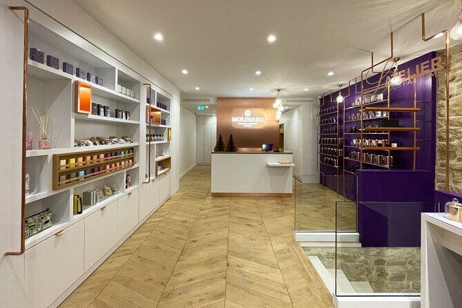 Classical Perfume Workshop in Paris Ier - Molinard Paris 1er: where French perfume becomes a hands-on project