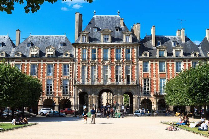 ClueZ Paris Game - Passages couverts: solving clues inside old covered arcades